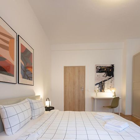 Ultracentral Hong Kong 3 Bdrm Apartment Boekarest Buitenkant foto
