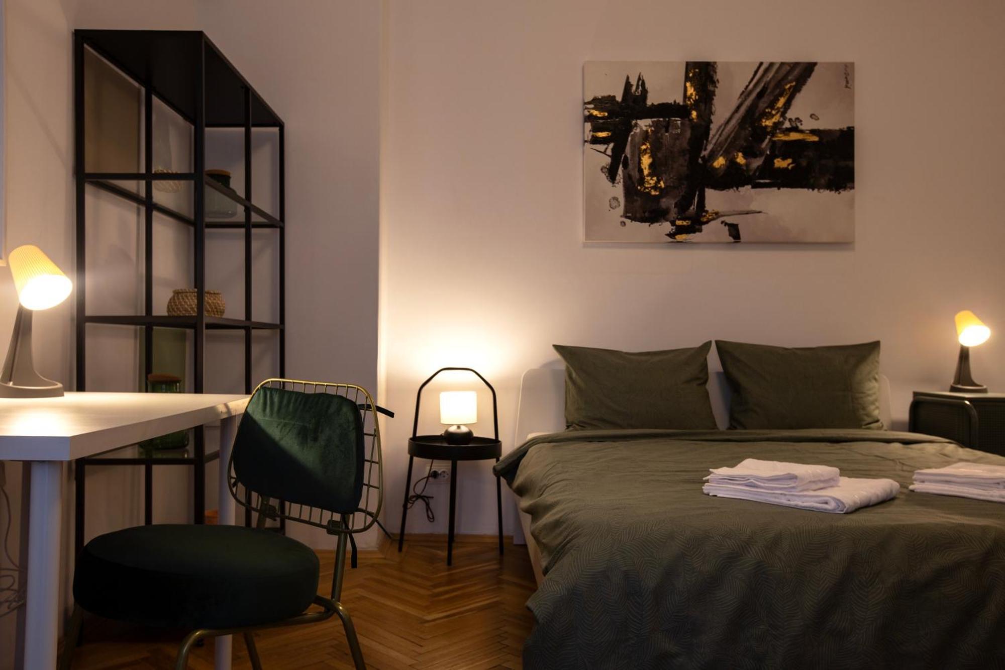 Ultracentral Hong Kong 3 Bdrm Apartment Boekarest Buitenkant foto